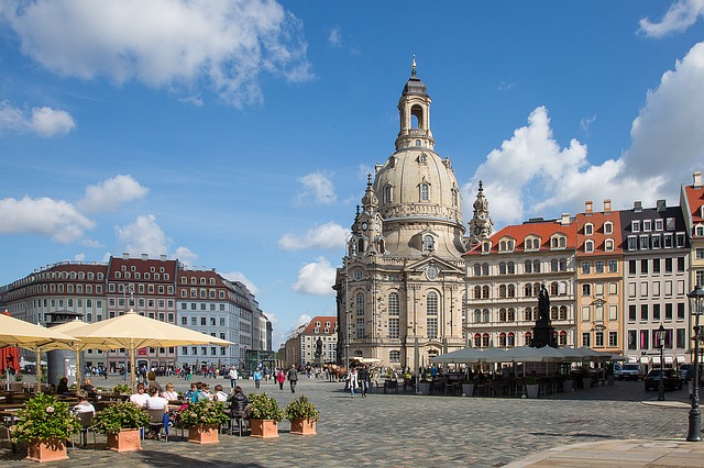 Suchen Sie in Dresden eine preiswerte Ferienwohnung, eine Pension, ein Zimmer oder ein Monteurzimmer? Buchen Sie direkt beim Vermieter in Dresden!